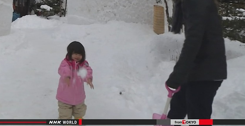  'Kamakura' snow hut festival starts in Nikko