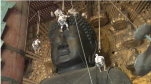 &nbspGreat Buddha statue sa Nara nilinisan para sa Bon festival