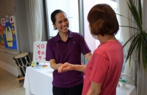 Mga dayuhan ang bumubuo ng 1/3 ng mga staff ng nursing home sa silangang Japan dahil sa kakulangan ng mga manggagawa  Mga dayuhan ang bumubuo ng 1/3 ng mga staff ng nursing home sa silangang Japan dahil sa kakulangan ng mga manggagawa